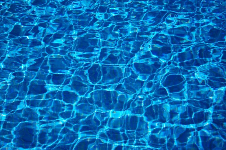 Eau trouble piscine les causes et comment y remédier
