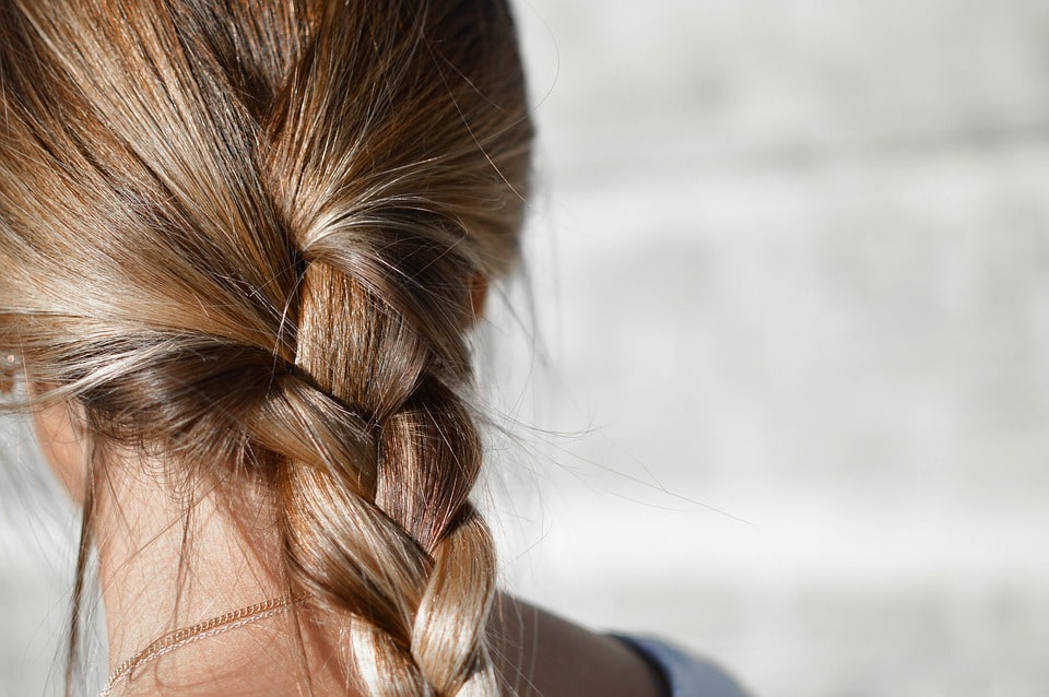 Comment faire une tresse : les techniques les plus simples