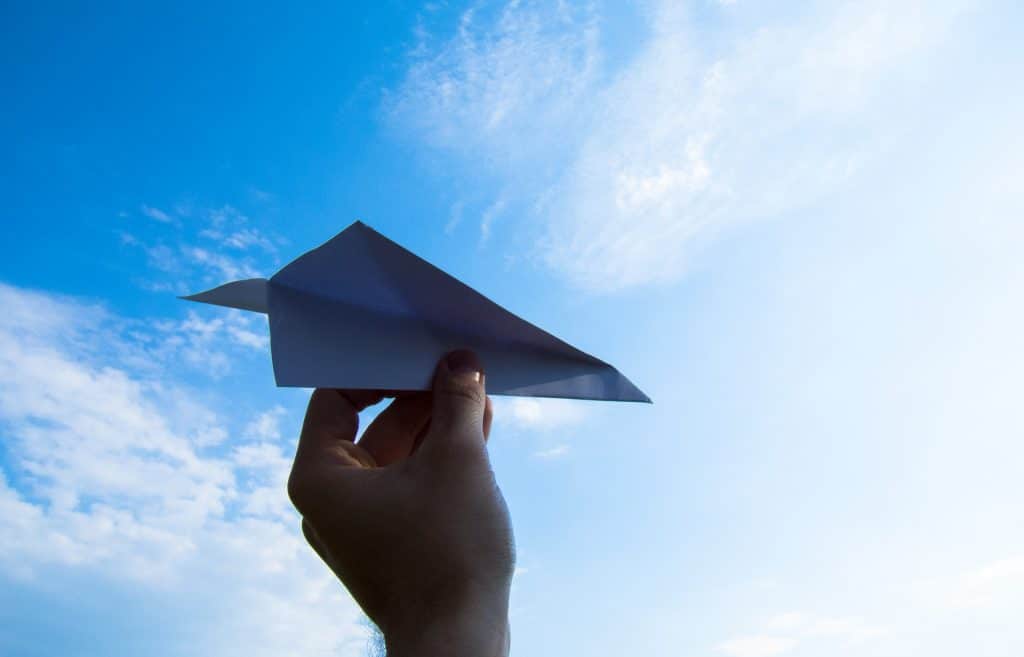 Comment faire un avion en papier facilement ?