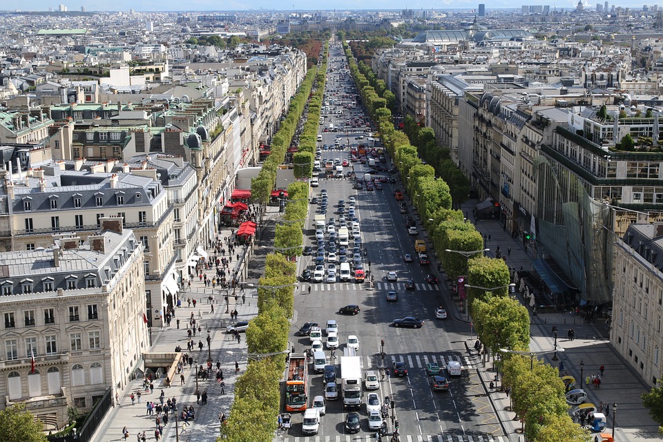 Apple dévoile son magasin des Champs-Élysées