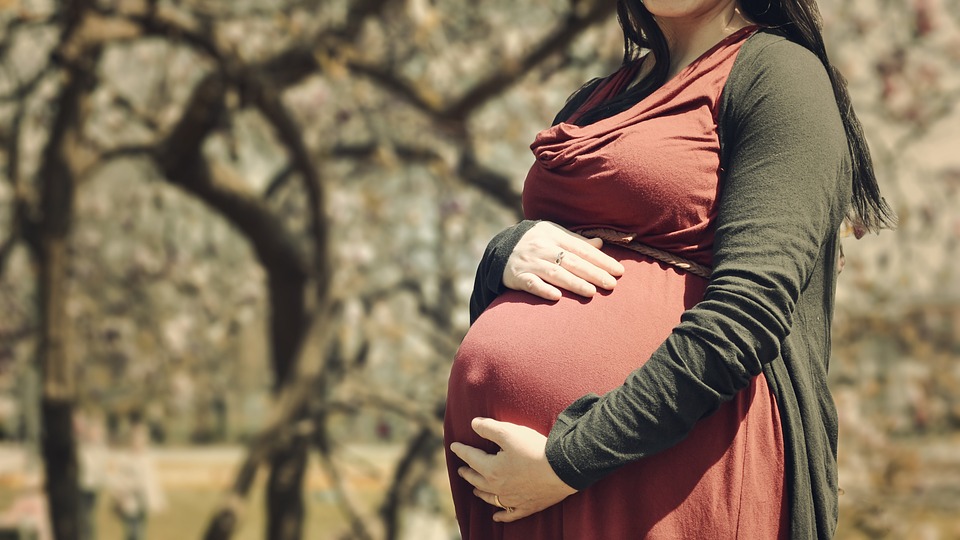 Brûlure d’estomac enceinte : que faut-il savoir ?