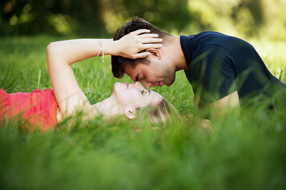 Homme amoureux : l’essentiel pour reconnaître l’homme de votre vie