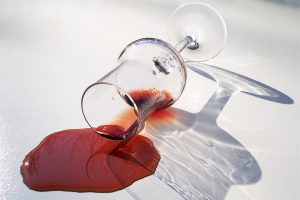 Comment enlever tache de vin ? Nos astuces
