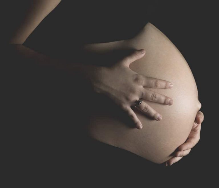 Début de grossesse mal au ventre : nos conseils pour le calmer