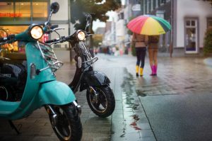 Peut-on assurer temporairement un scooter 50 ?