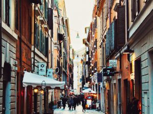 Qui choisir pour assurer les visites guidées à Rome ?