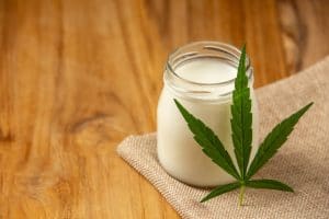 Comment choisir un CBD pour traiter une douleur ?