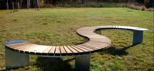 Comment installer un banc de mobilier urbain ?