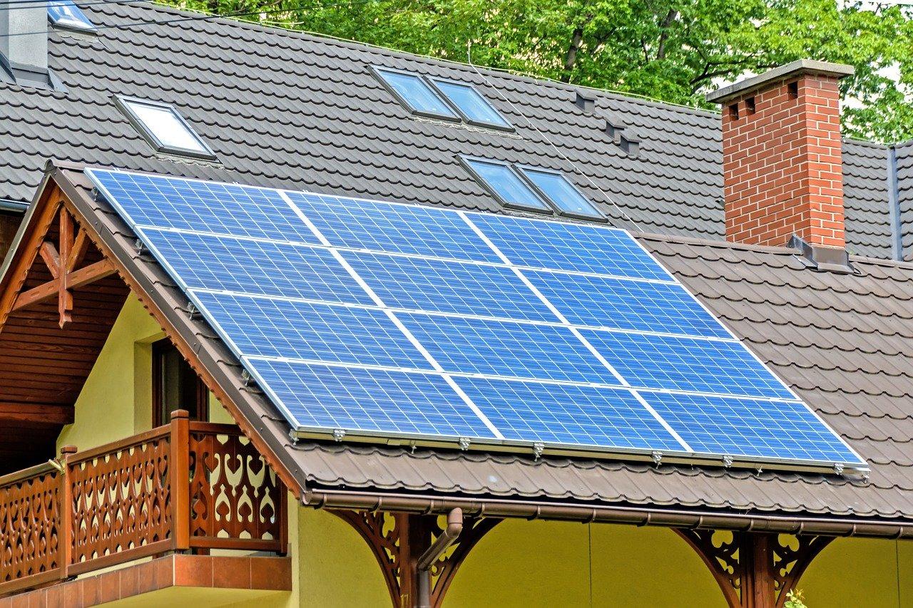 Brancher panneau solaire à installation électrique