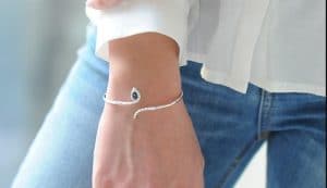 Comment trouver un bracelet jonc ouvert ?