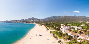 Quel camping à Argeles sur Mer est avec piscine couverte ?