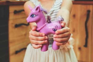 Comment réaliser une décoration d’anniversaire licorne pour fille ?