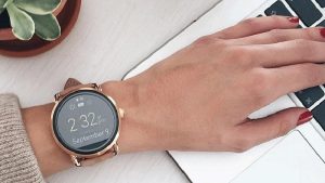 Comment choisir une montre Fossil connectée pour femme ?