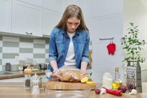 Les astuces naturelles pour nettoyer les grilles de son four