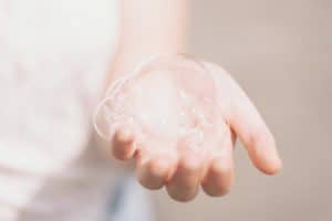 Comment trouver des avis de dermatologue sur le shampoing solide ?