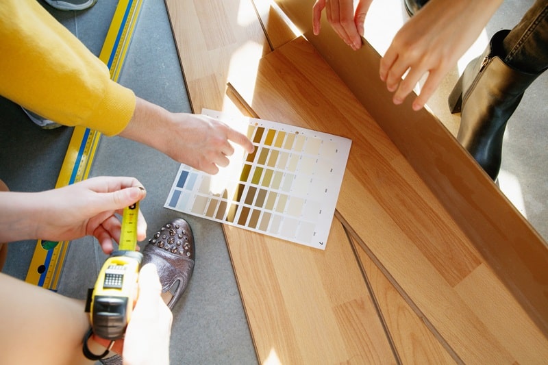 Quelles sont les solutions qui existent pour changer la teinte d’un meuble en bois ?