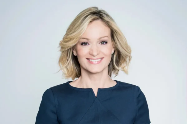 Audrey crespo-mara et sa taille, la réponse fiable qui met fin aux doutes