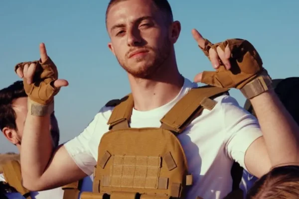 Michou taille, poids, pointure et évolution physique au fil des années