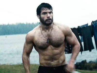 Henry Cavill et sa taille sous tous les angles