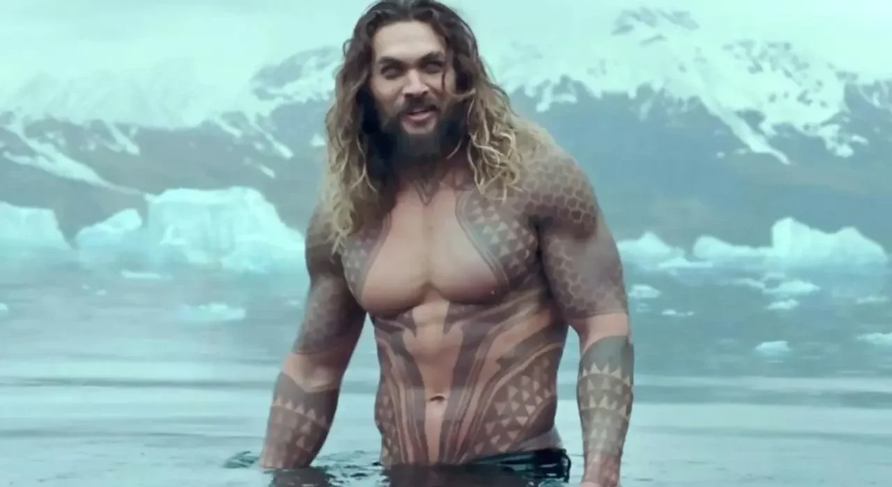 Jason Momoa taille et poids, les chiffres fiables