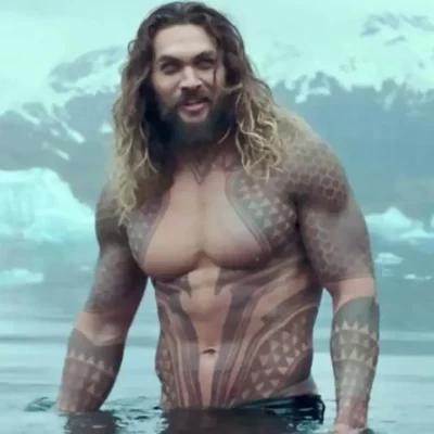 Jason Momoa taille et poids, les chiffres fiables