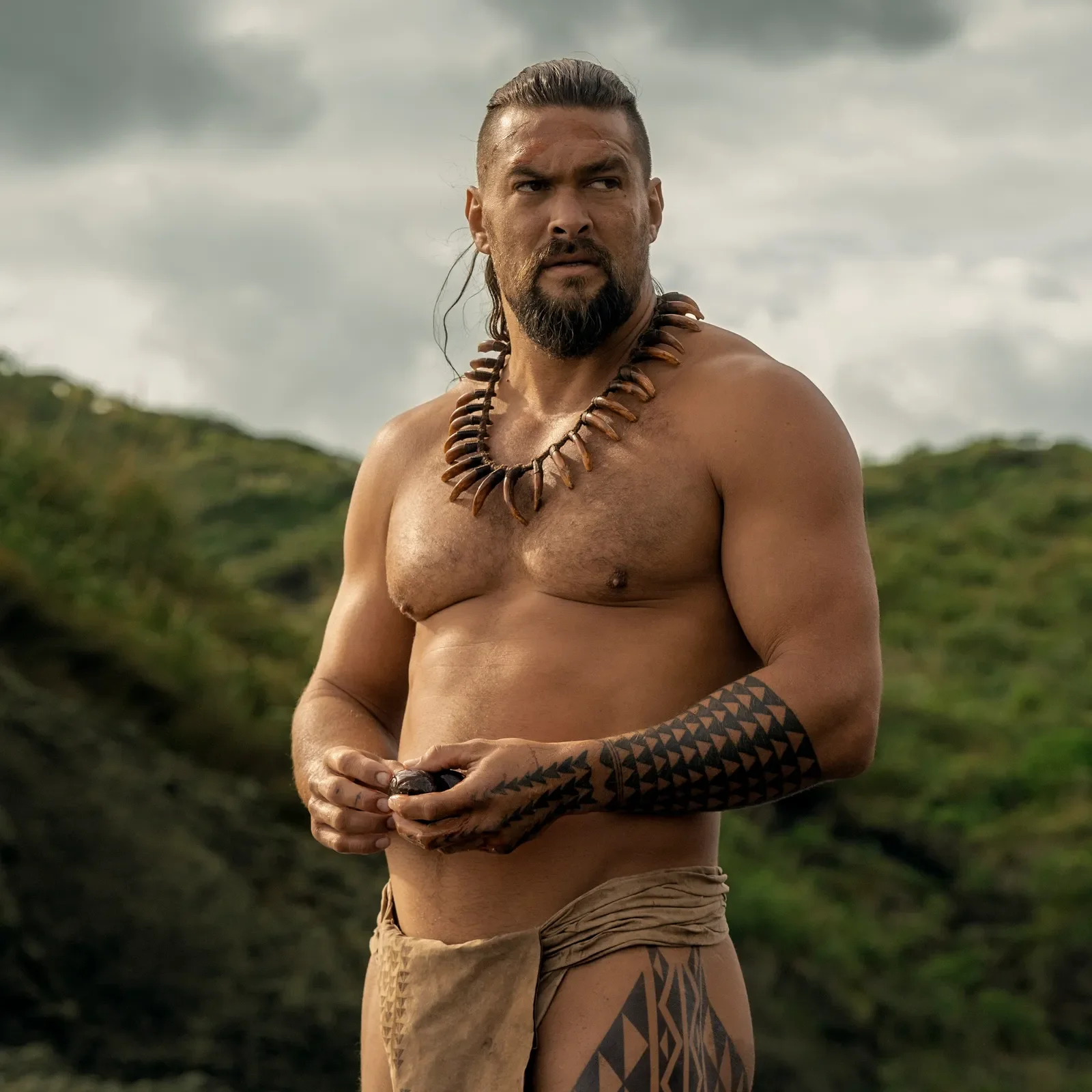 Jason Momoa taille et poids, les chiffres fiables